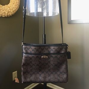 Crossbody Coach purse